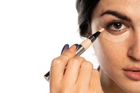 This Concealer Hack Is Perfect For Under Eye Creases Bellatory News