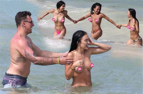 Pics Johnny Manziel Topless Fianc E Swim With Naked Friends The