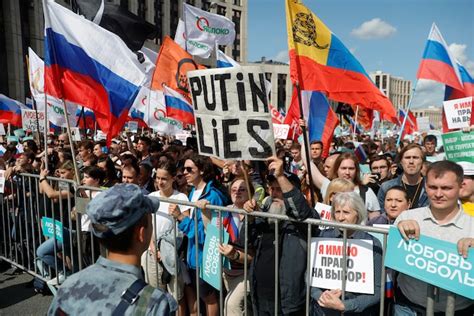Opinion Protests Return To Moscow As Opposition Candidates Are Banned