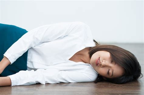Free Photo Closeup Of Young Asian Woman Sleeping On Floor