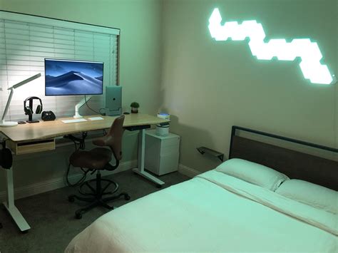 My New Bedroom Standing Desk Setup : malelivingspace