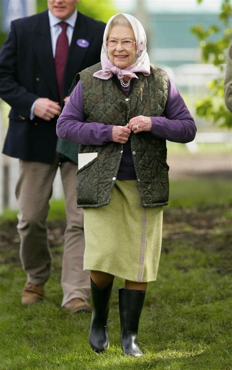12 photos of queen elizabeth meghan markle and more photos of royals wearing wellies