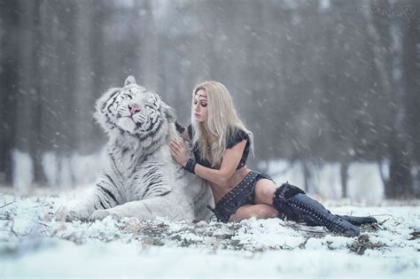 Girl And White Tiger Tiger Photography White Tiger Tiger Girl