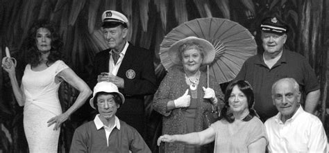 Seniors Recreate Iconic Gilligans Island Cast Photo