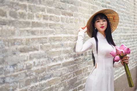 Beautiful Vietnamese Woman In White Ao Dai Traditional Dre Flickr