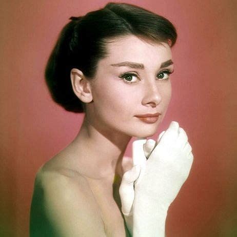 Audrey Hepburn Pictures Rotten Tomatoes Avec Images Audrey Hepburn