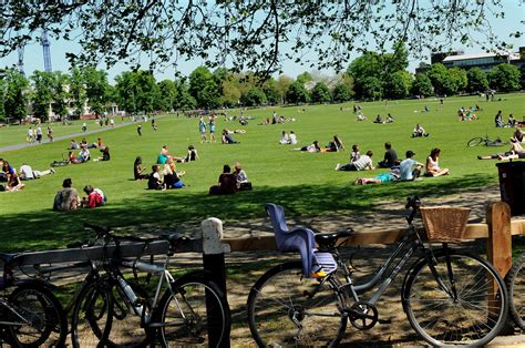 Parkers Piece On A Summer Day Visit Cambridge City Of Cambridge