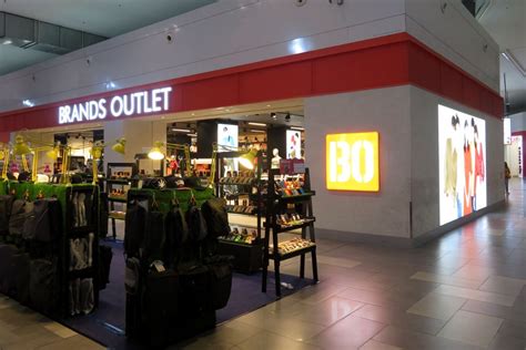 The outlets, garden lifestyle store and cafe, will be located at main shopping malls in the klang valley as for overseas expansion, ham said the group will open an outlet carrying its apparel brand in the first 500 star readers who showed up at the studio v in 1 utama last saturday with seven. Brands Outlet at the klia2 - klia2.info