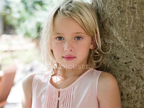 Girl With Blonde Hair By Tree Portrait — Child Summer Stock Photo