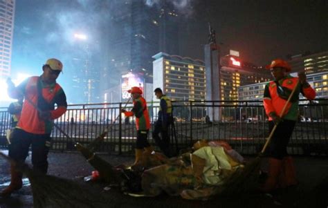 Dlh Dki Jakarta Terjunkan Petugas Kebersihan Bereskan Sampah