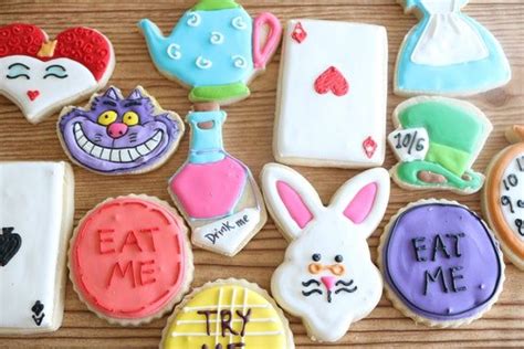 Alice In Wonderland Sugar Cookies Etsy In 2021 Alice In Wonderland