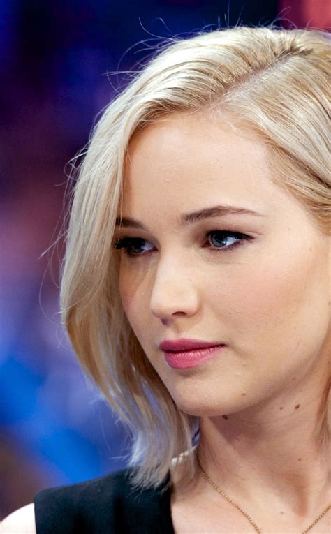 Download 950x1534 Wallpaper Jennifer Lawrence Blonde Short Hair Gorgeous Actress 2017 I