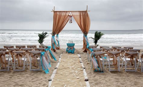 Cuvier park, which is also known as the wedding bowl, is one of the most popular places to elope in san diego. Beach Weddings in San Diego. Call (619) 479-4000