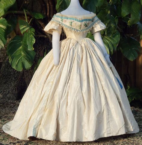 Evening Dress With Bertha C 1860 Историческое платье Викторианская