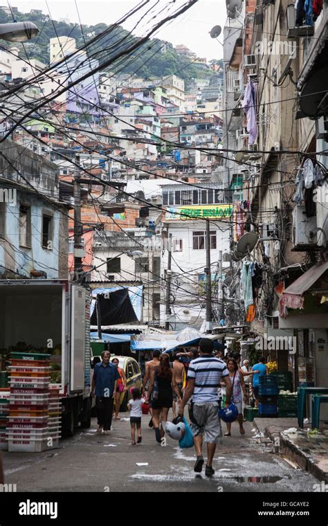 Los Cables Eléctricos En Las Favelas Rocinha En Rio De Janeiro