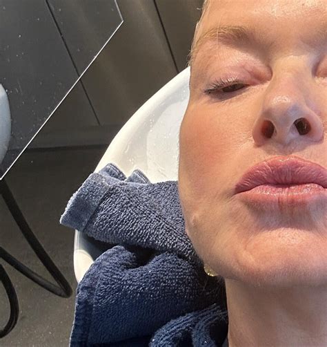Martha Stewart Shows Off Glowing Skin In Salon Selfies Photos