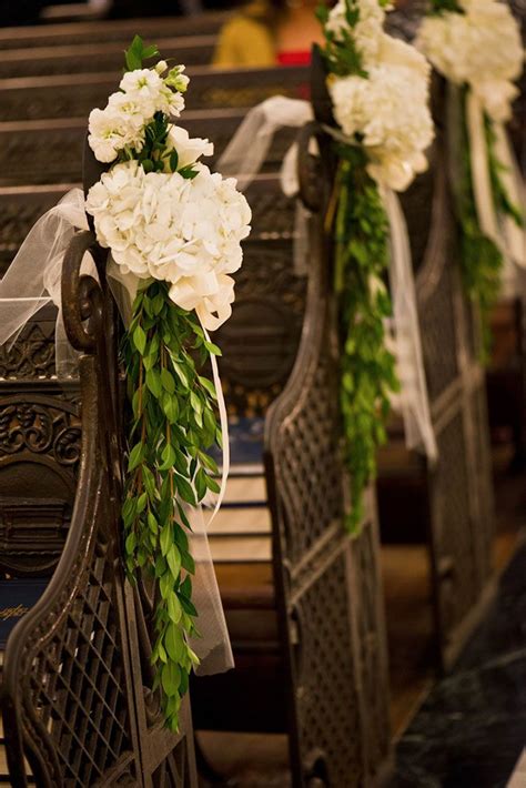 28 Floral Aisle Seating Markers Too Pretty To Ignore