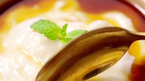 Iya, dari sekian variasi resep bubur yang ada, mungkin resep bubur sumsum banyak dipilih bagi penggemar makanan manis. Resep Bubur Sumsum - YouTube