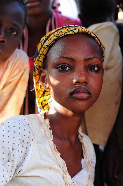 Pin By Lapolyn On Enfants Du Monde African People Women In Africa