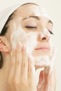 Exfoliation has been the talk of the year in the skincare world. Drying Your Face | HowStuffWorks