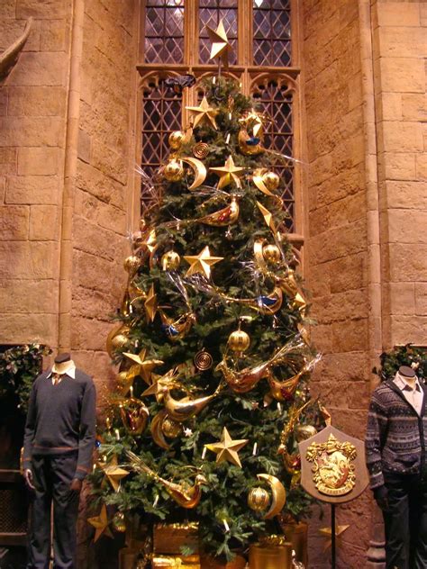 Pin by Samantha Blyth on Harry potter tree | Hogwarts christmas