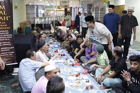 The sikhs from johor bahru and singapore were forced to flee to skudai, senai, kangkar pulai and pontian. Muslim MP breaks fast at Sikh temple grounds - | Cyber-RT