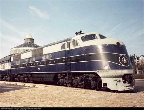 Trackside Classic: 1955 Union Pacific EMD E9 - The Last Of The Classic Diesel Streamliners