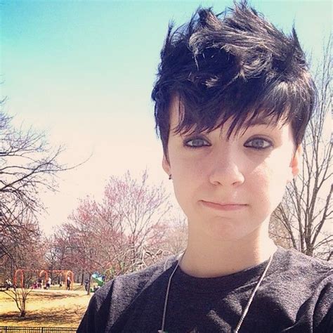Anyone have suggestions for haircuts to make me look more androgynous? 1000+ images about Genderfluid swag on Pinterest | Her ...
