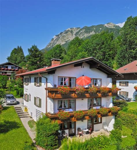 Situated in oberstdorf, this apartment building is within 1 mi (2 km) of heimatmuseum oberstdorf and oberstdorf ski resort. Haus "Auf der Flachsröste" Ferienwohnungen in Oberstdorf ...