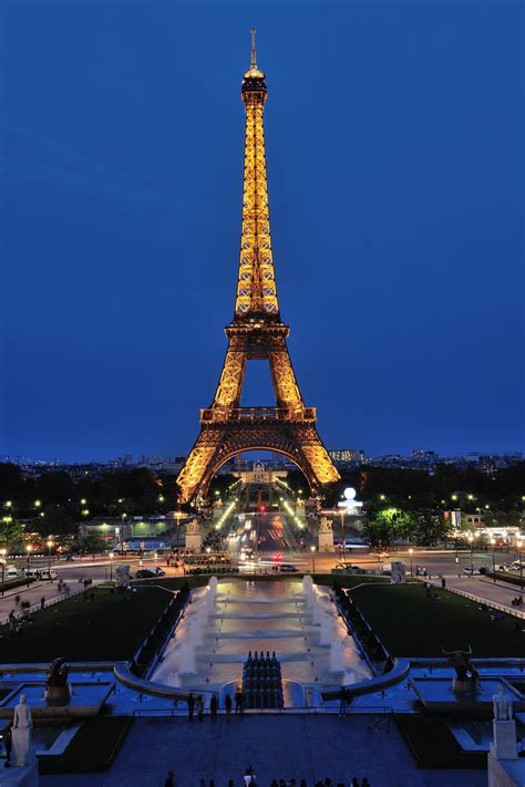 The Amazing Life Eiffel Tower Paris
