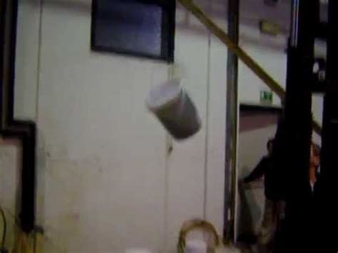 Converte un numero da un sistema di unità di misura a un altro. Secchio 5 galloni/ 20 litri. Prova di caduta 45°, 2metri ...