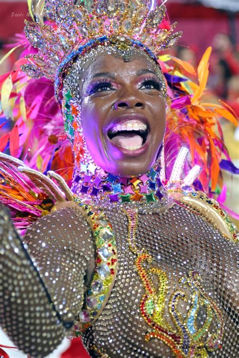 le carnaval de rio inaugure sa première nuit avec une explosion de couleurs et de samba