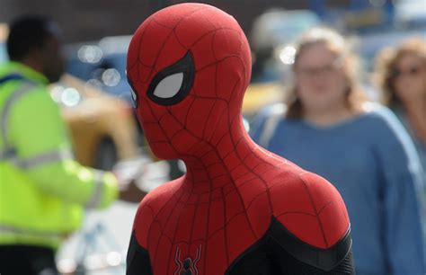 Whats the most recent spiderman comic series thats out? Tom Holland Debuts New Spider-Man Suit in Surprise 'Kimmel ...