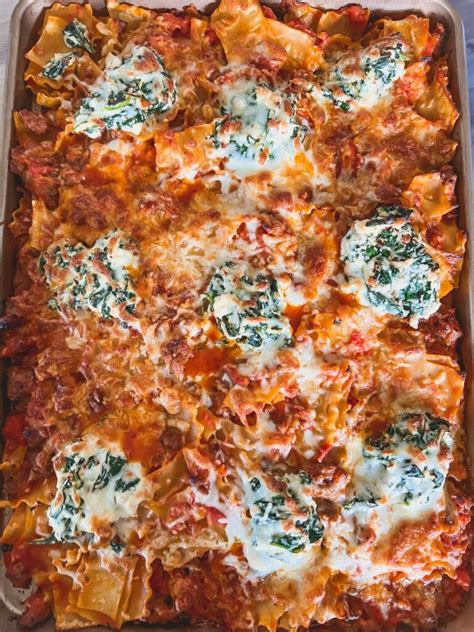 This Easy Sheet Pan Lasagna Is Worth All The Hype