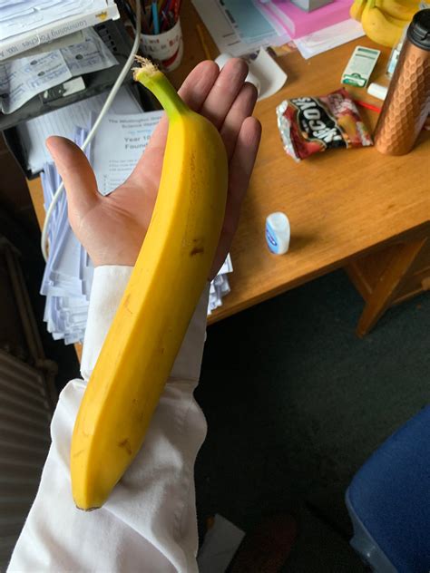 The Size Of This Banana Mildlyinteresting