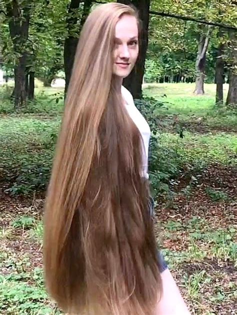 Video Rapunzel S Walk In The Park Long Hair Styles Beautiful Long