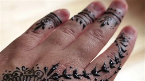 Black Henna Design Using Jagua Easy Ink Freehandmehndi Youtube