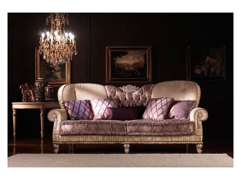 Cuscini eleganti per divani in vendita in arredamento e casalinghi: Divano classico, imbottito, rivestito in seta, per salotti | IDFdesign