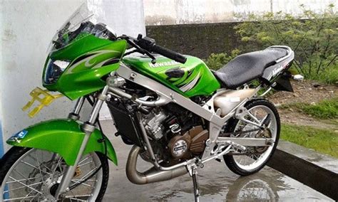 Kebetulan kami lagi ada stok 1 unit yang tahun 2014 warna oranye. Gambar Motor Ninja R Warna Hijau