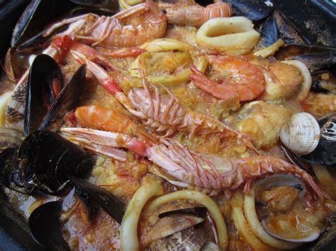 Hoy vamos a utilizarlo para se les puede poner según el tipo de pescado y según nuestros gustos. ZARZUELA DE PESCADO Y MARISCO - Entre clavo y canela.