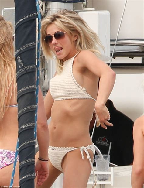 Julianne Hough Showcases Enviable Bikini Body In Mexico Daily Mail Online