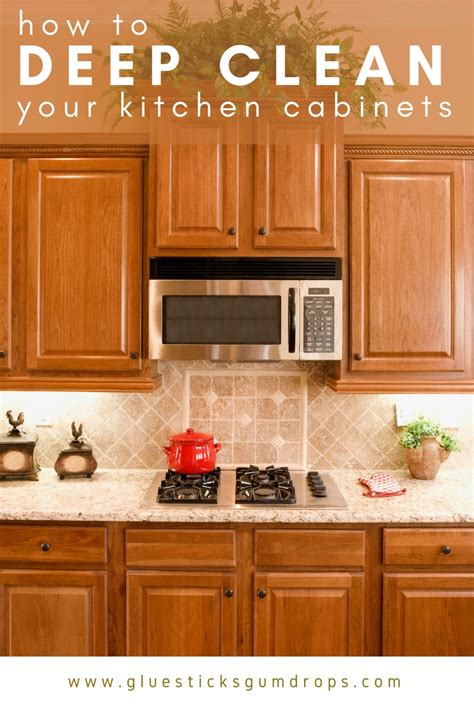 Clean the area using a cloth, or dry it. How to Clean Kitchen Cabinets to Get Rid of Grime and Clutter