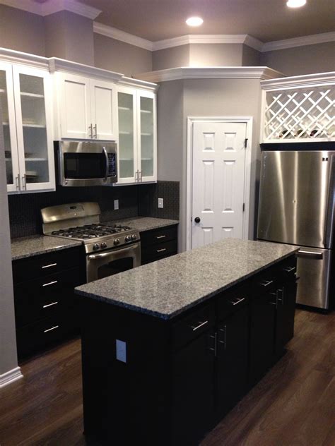 White Upper Cabinets With Espresso Lower Cabinets Love The Contrast