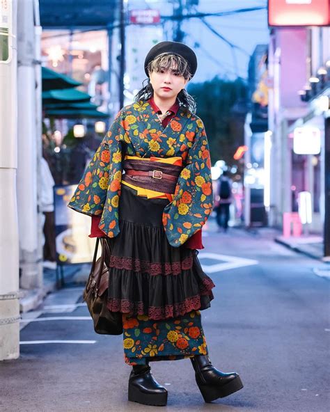 Tokyo Fashion: Japanese student Shiori (@4oxi_dayo) wearing a vintage ...