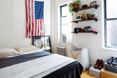 10 Ways To Make A Tiny Apartment Feel Bigger And Cozier Simple Bedroom