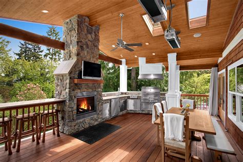 With water and sewage, it's even more fun to cook outdoors! Upgrade Your Backyard with an Outdoor Kitchen