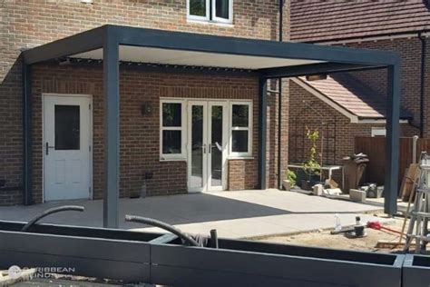 Louvered roof systems completely made of aluminum, allows light and breeze when open. Louvered Roofs | Caribbean Blinds in 2020 | Aluminum ...