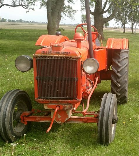 Allis Chalmers Model U Tractor Antique Tractors Tractors Vintage