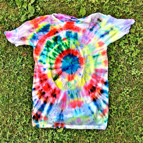 A discovery guide for tie dye, encompassing more than simple folds and dye applications. Summer 365 and Lester's Partnership | Make Your Camper's ...