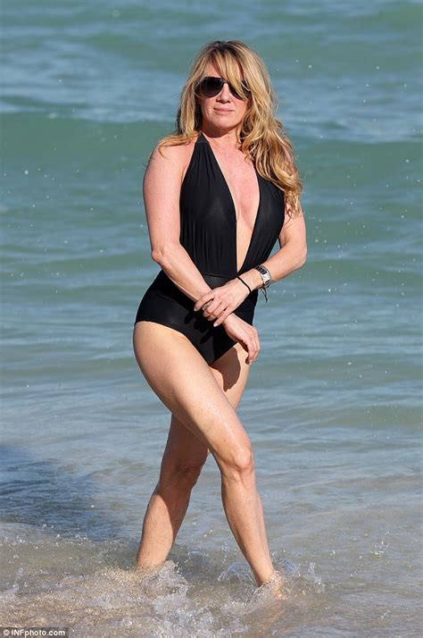 Rhonys Ramona Singer Show Off Her Curves In Swimsuit While In Miami Daily Mail Online